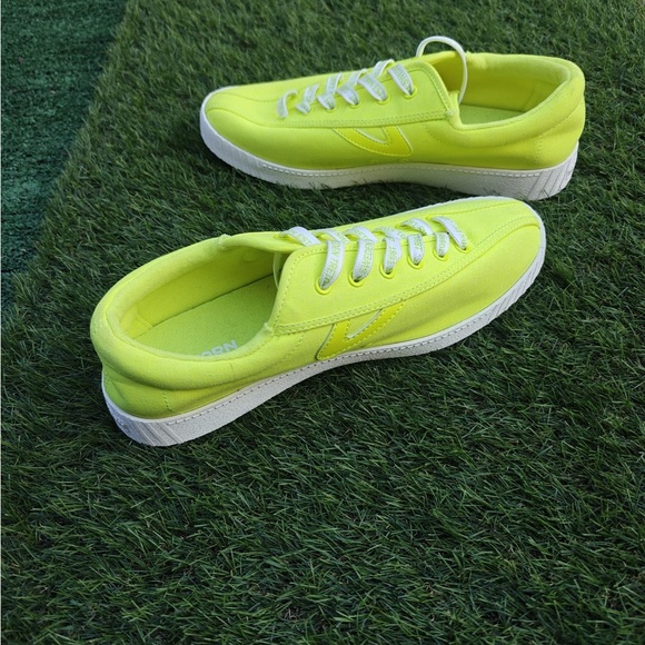 Tretorn Nylite Plus canvas sneakers in  neon yellow Mens Size 10 - Picture 3 of 6